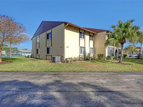 337 Pine Ridge Cir D2, Green Acres FL 33463