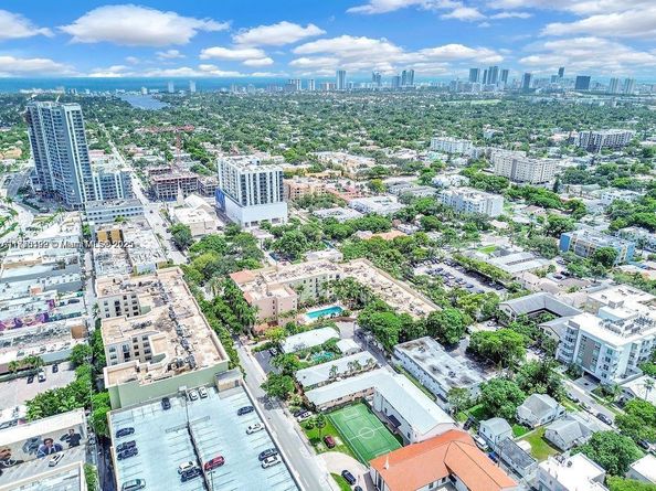 2005 Jefferson St 205, Hollywood FL 33020