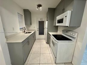 2005 Jefferson St 205, Hollywood FL 33020