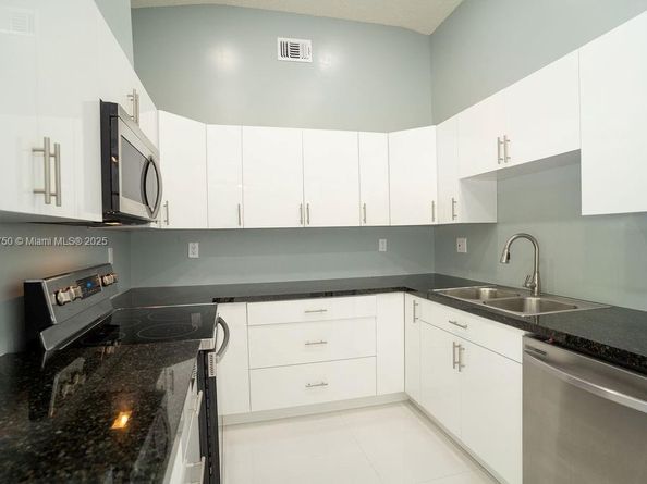 1143 NW 134th Pl, Miami FL 33182