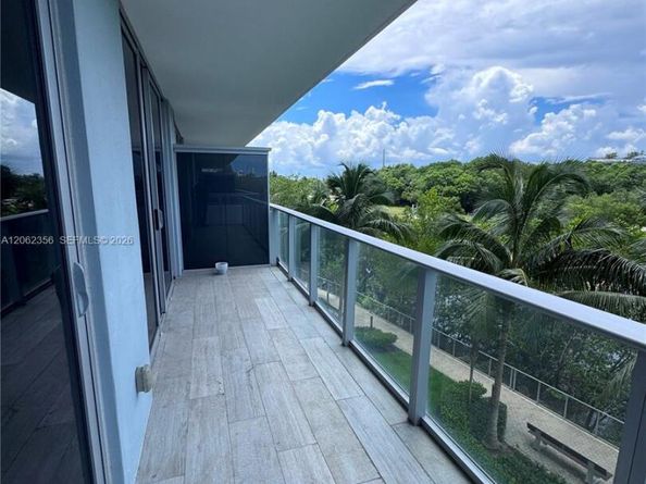 16385 Biscayne Blvd 305, North Miami Beach FL 33160