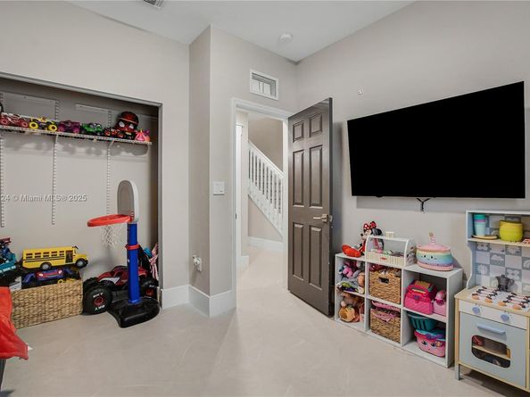 15451 SW 173rd Ln, Miami FL 33187