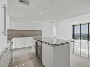 88 SW 7th St 3710, Miami FL 33130