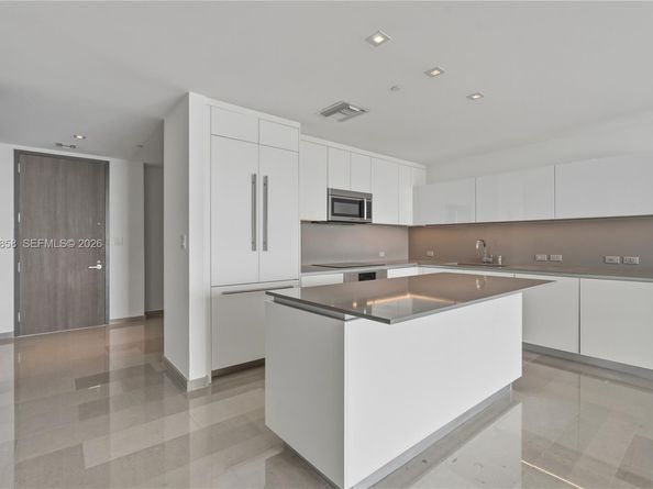 88 SW 7th St 3710, Miami FL 33130