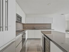 88 SW 7th St 3710, Miami FL 33130