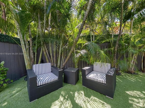 2752 SW 11th St, Miami FL 33135