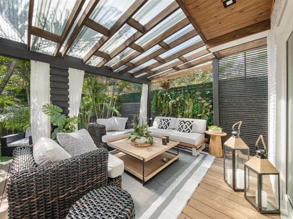 2752 SW 11th St, Miami FL 33135