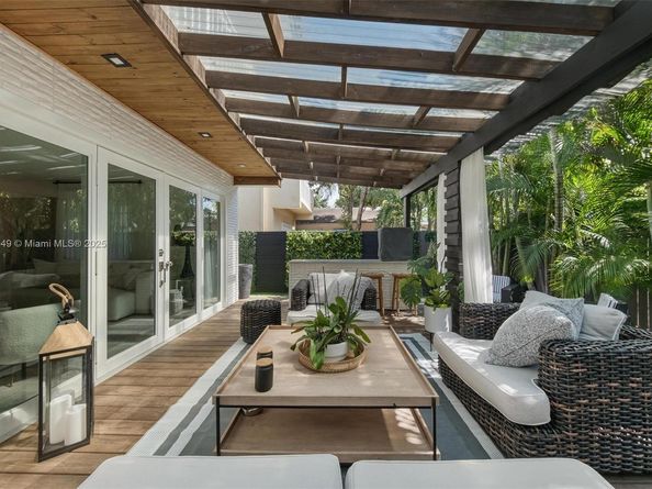 2752 SW 11th St, Miami FL 33135