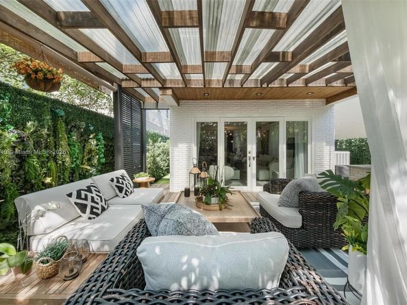 2752 SW 11th St, Miami FL 33135