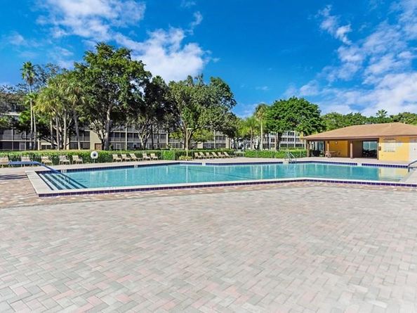 1251 SW 125th Ave 102T, Pembroke Pines FL 33027
