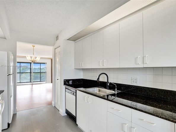 12750 SW 15th St 411D, Pembroke Pines FL 33027