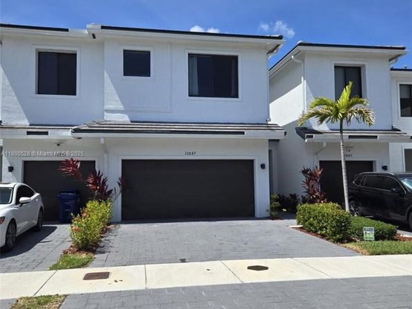 10847 SW 232nd Ter, Homestead FL 33032