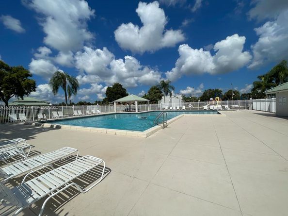 1683 SW 109th Ter, Davie FL 33324