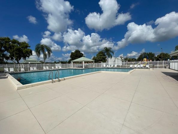 1683 SW 109th Ter, Davie FL 33324