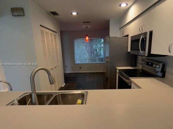 1683 SW 109th Ter, Davie FL 33324
