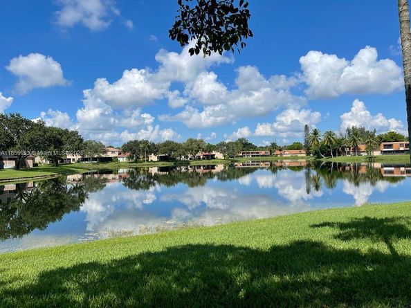 1683 SW 109th Ter, Davie FL 33324