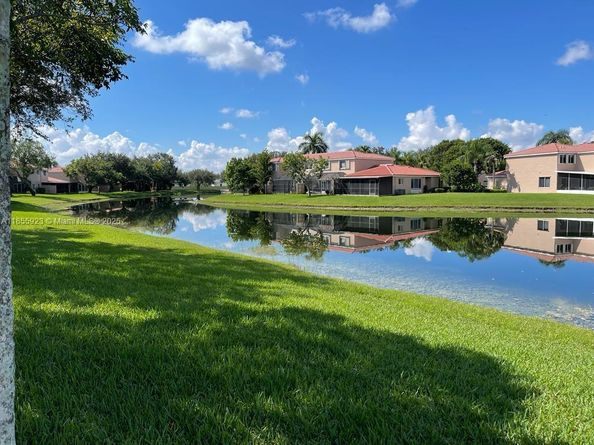 1683 SW 109th Ter, Davie FL 33324