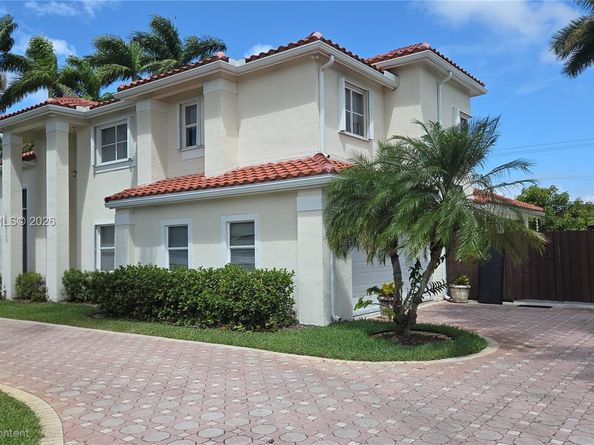 15615 SW 42nd Ter, Miami FL 33185