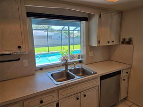 520 NW 75th Ter, Plantation FL 33317