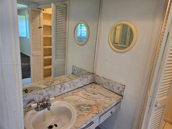 520 NW 75th Ter, Plantation FL 33317