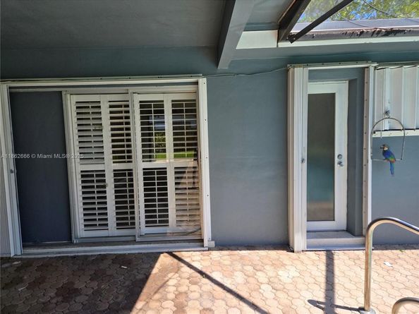 520 NW 75th Ter, Plantation FL 33317