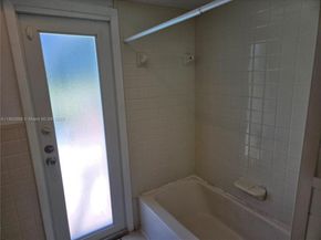 520 NW 75th Ter, Plantation FL 33317