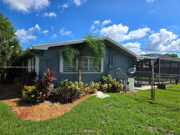 520 NW 75th Ter, Plantation FL 33317