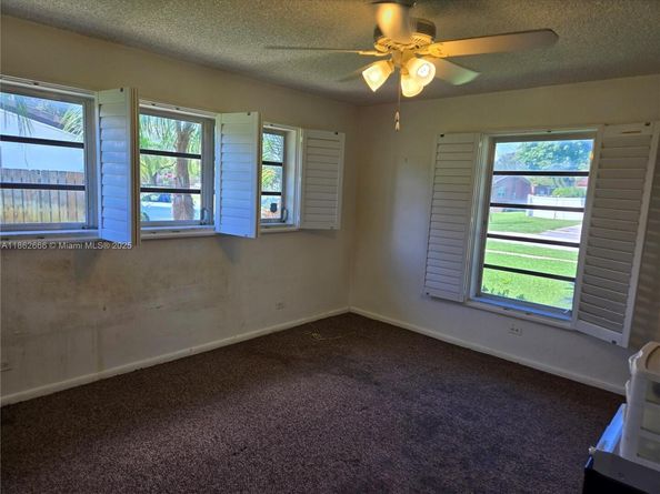 520 NW 75th Ter, Plantation FL 33317