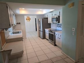 520 NW 75th Ter, Plantation FL 33317