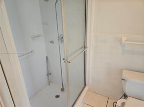 520 NW 75th Ter, Plantation FL 33317