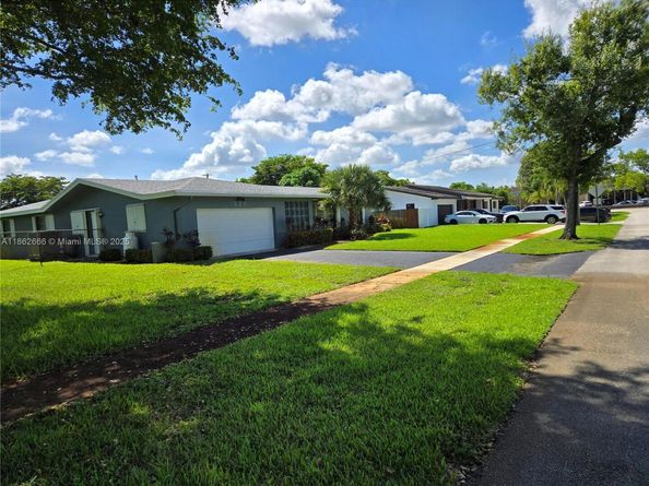520 NW 75th Ter, Plantation FL 33317