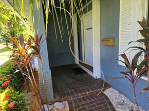 520 NW 75th Ter, Plantation FL 33317
