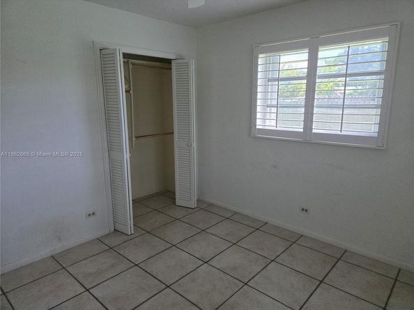 520 NW 75th Ter, Plantation FL 33317
