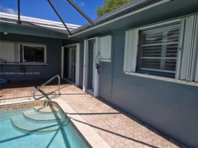 520 NW 75th Ter, Plantation FL 33317
