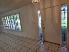 520 NW 75th Ter, Plantation FL 33317