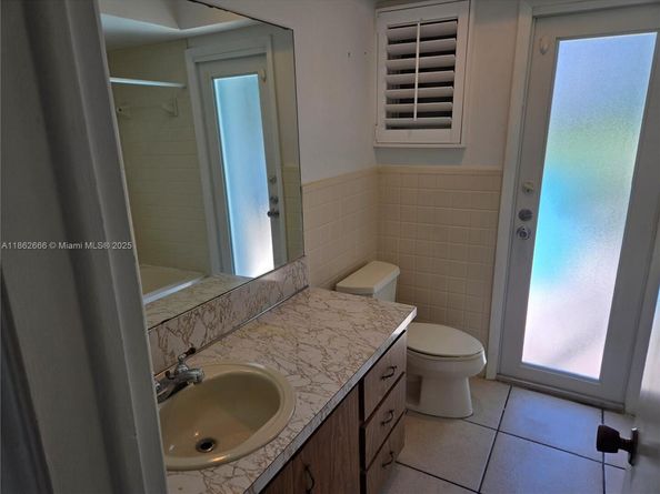 520 NW 75th Ter, Plantation FL 33317