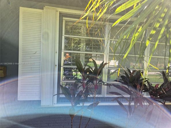 520 NW 75th Ter, Plantation FL 33317