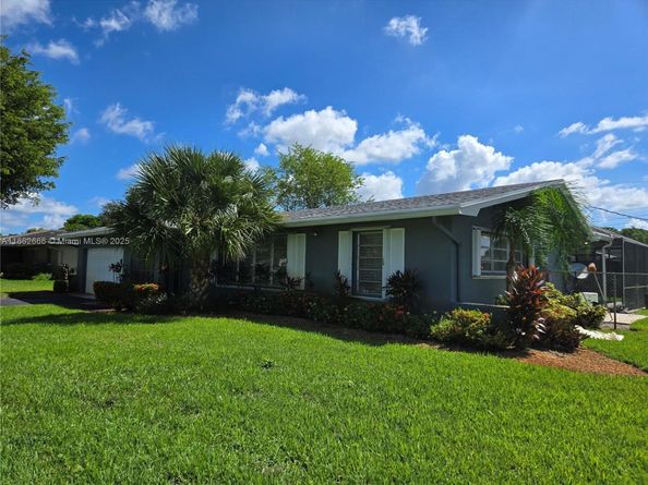 520 NW 75th Ter, Plantation FL 33317
