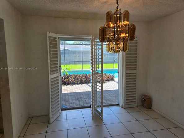 520 NW 75th Ter, Plantation FL 33317