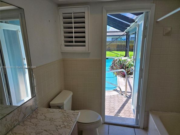 520 NW 75th Ter, Plantation FL 33317
