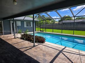 520 NW 75th Ter, Plantation FL 33317