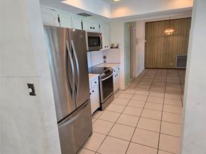 520 NW 75th Ter, Plantation FL 33317
