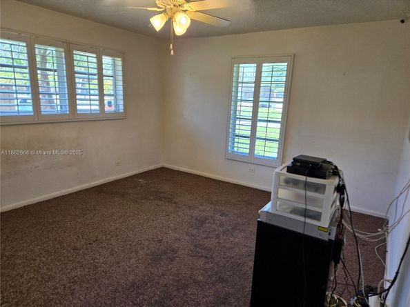 520 NW 75th Ter, Plantation FL 33317