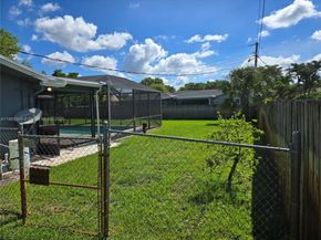 520 NW 75th Ter, Plantation FL 33317