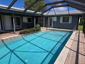 520 NW 75th Ter, Plantation FL 33317