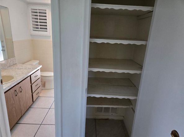 520 NW 75th Ter, Plantation FL 33317