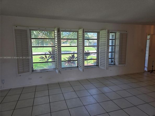 520 NW 75th Ter, Plantation FL 33317