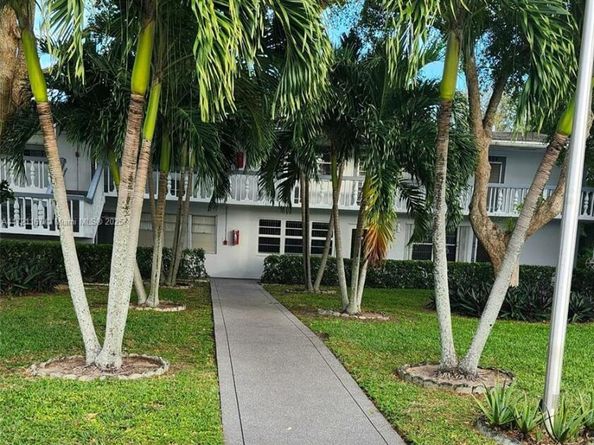 564 Durham T 564, Deerfield Beach FL 33442