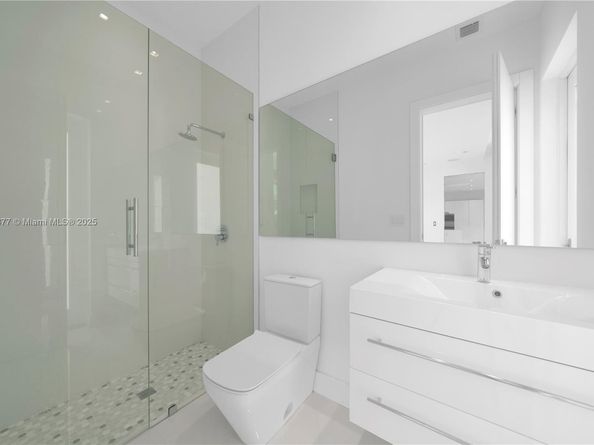 10553 NW 67th Ter, Doral FL 33178