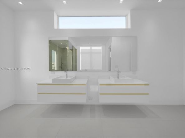 10553 NW 67th Ter, Doral FL 33178